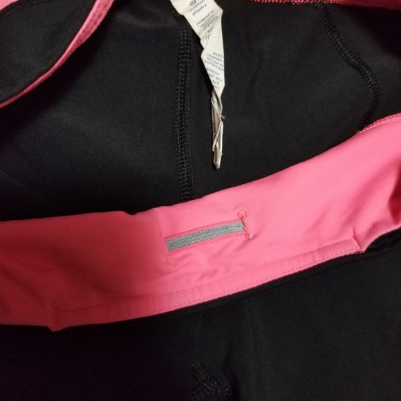 Lululemon Black/Pink Luxtreme Inspire Crop - Picture 5 of 6